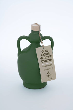 Bottiglia verde elegante di Olio Extravergine di Oliva con etichetta italiana vintage