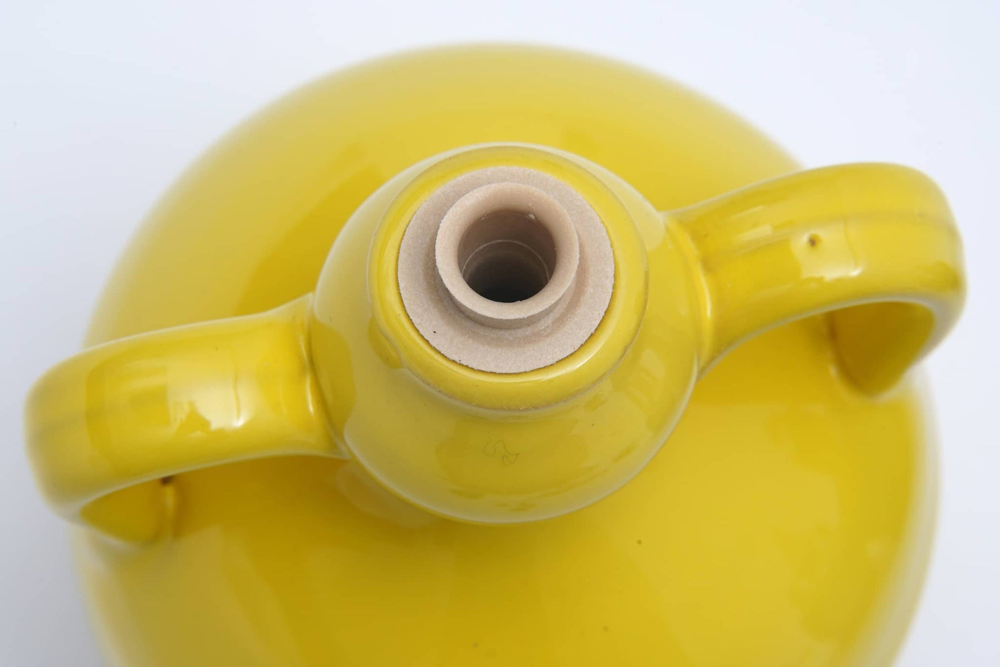 Anfora gialla con manici in ceramica per conservare l'Olio Extravergine di Oliva