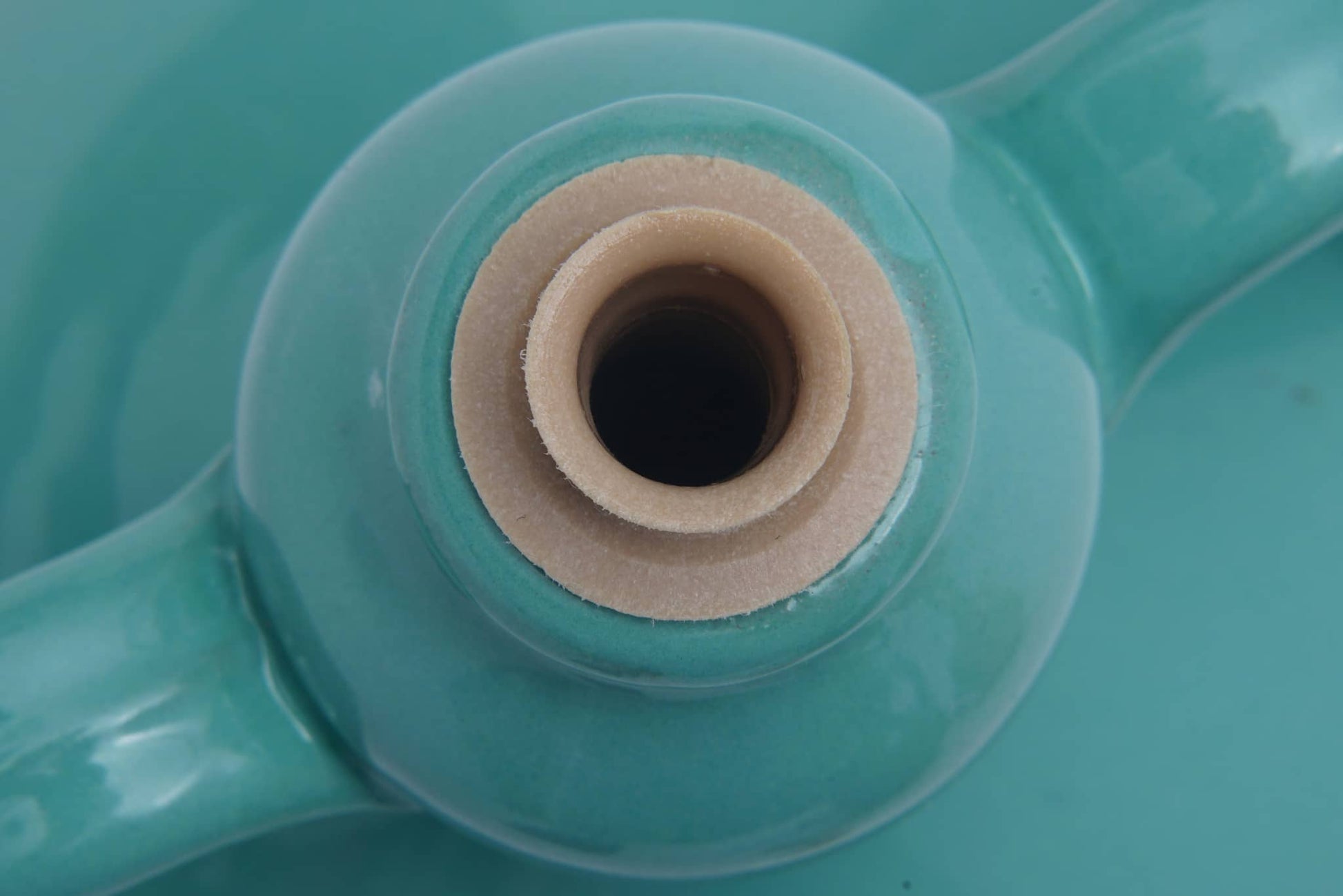 Bottiglia per Olio Extravergine di Oliva in ceramica dai toni azzurri per cucina elegante